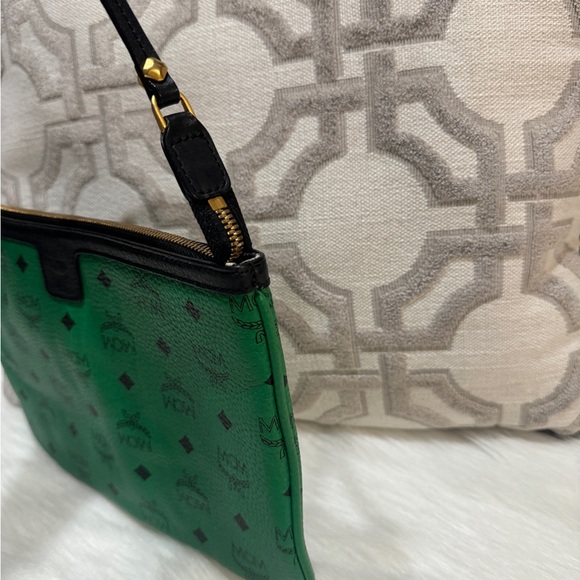 MCM Visetos Liz Shopper Tote Pouch - Picture 6 of 12